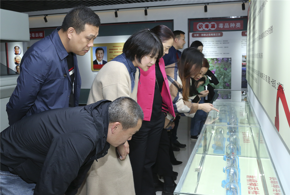 桂阳县财政局参观县禁毒教育基地