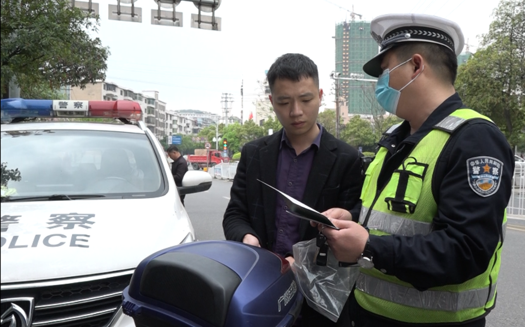县交警大队持续开展“雷霆2021摩托车、电动车交通违法”整治行动