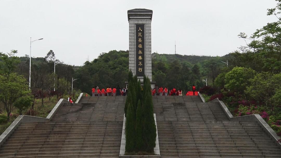 奋斗百年路 启航新征程—学党史 悟思想 办实事 开新局 龙潭小学：听老兵讲故事 做励志好少年