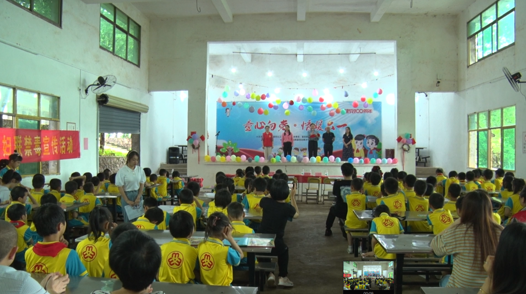 苦志育才学校举办“童心向党·情暖六一”活动