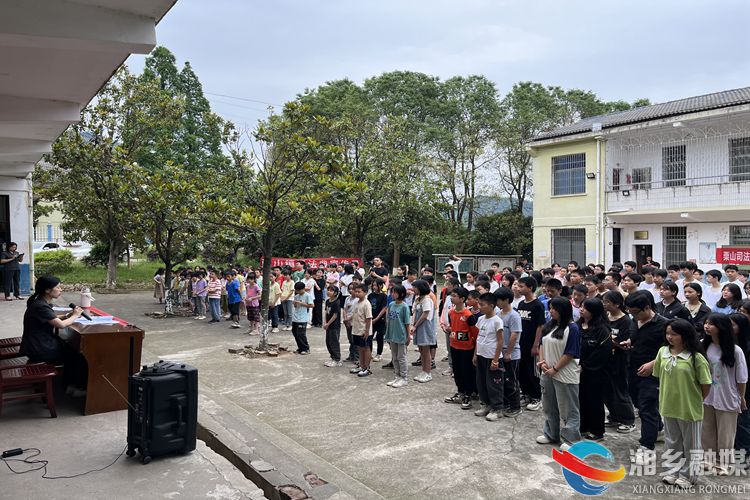 [栗山镇]送法入校园 护航成长路