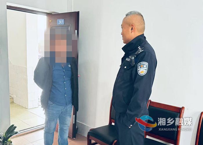 [公安局]交警整治“车窗抛物”违法行为