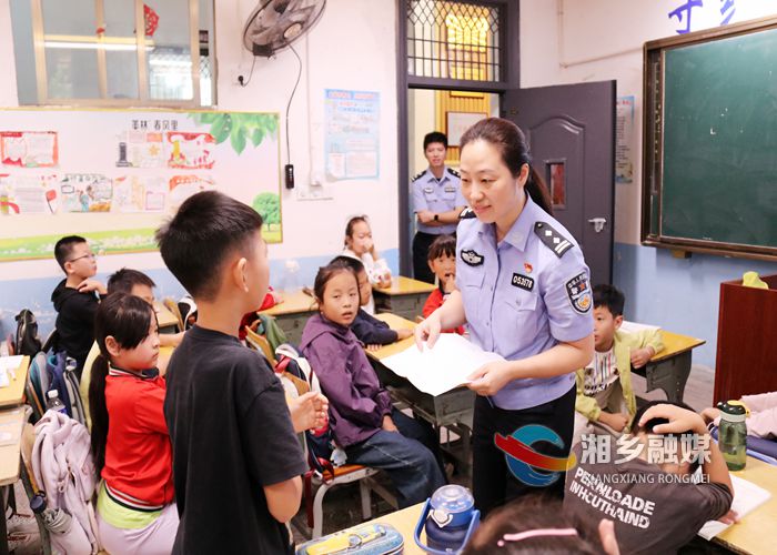 [公安局] 交通安全“开学第一课”走进湘铝学校