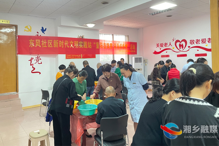 [望春门街道]九九重阳包饺子 浓浓情谊暖民心