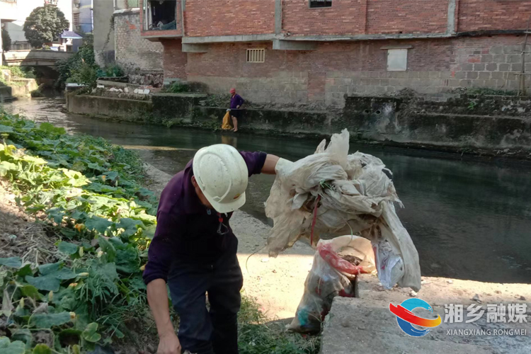 [望春门街道]推进河道保洁 助力文明创建