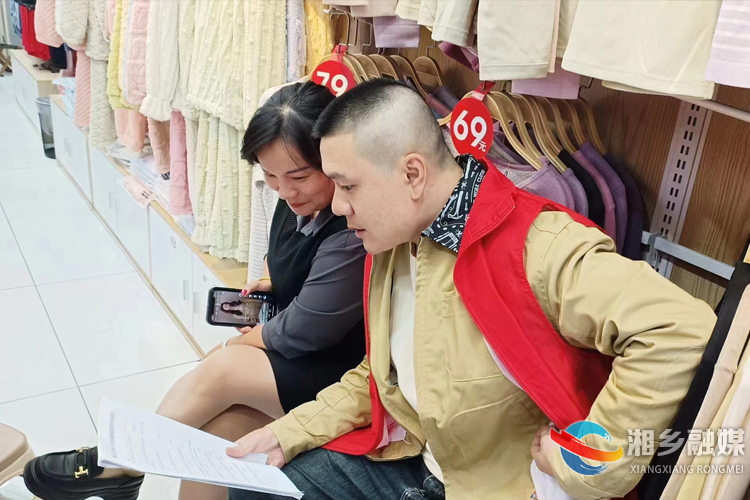 [望春门街道]人大代表入户宣传文明创建工作