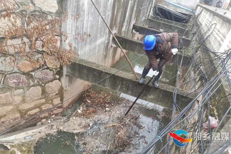 [望春门街道]落实河长制 通梗阻保畅通