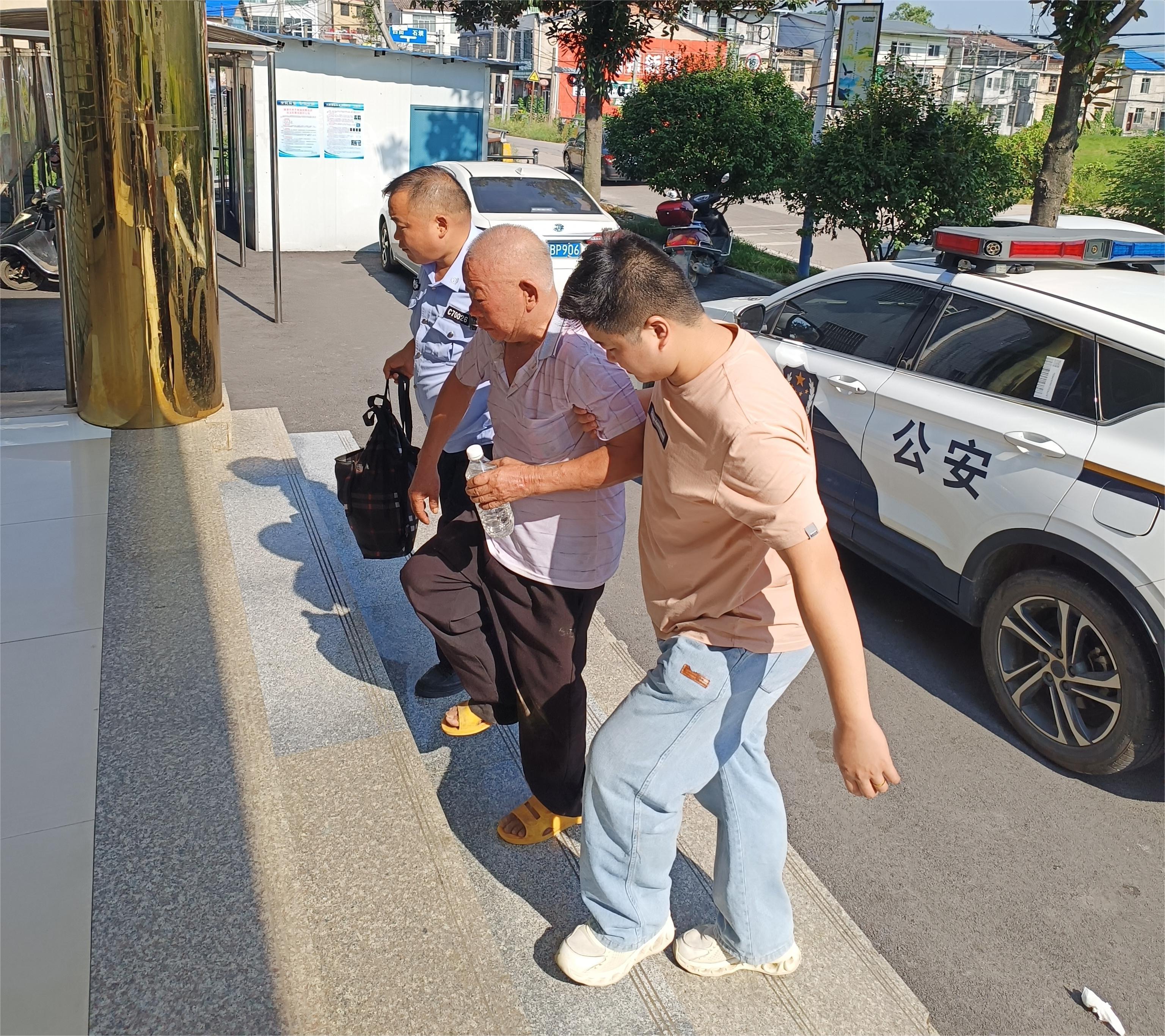 [金石镇]暖心救助中暑老人 服务为民显担当