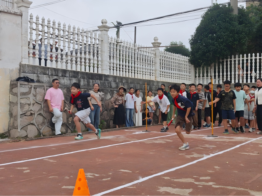 东郊实验小学迎新接力赛激情开跑
