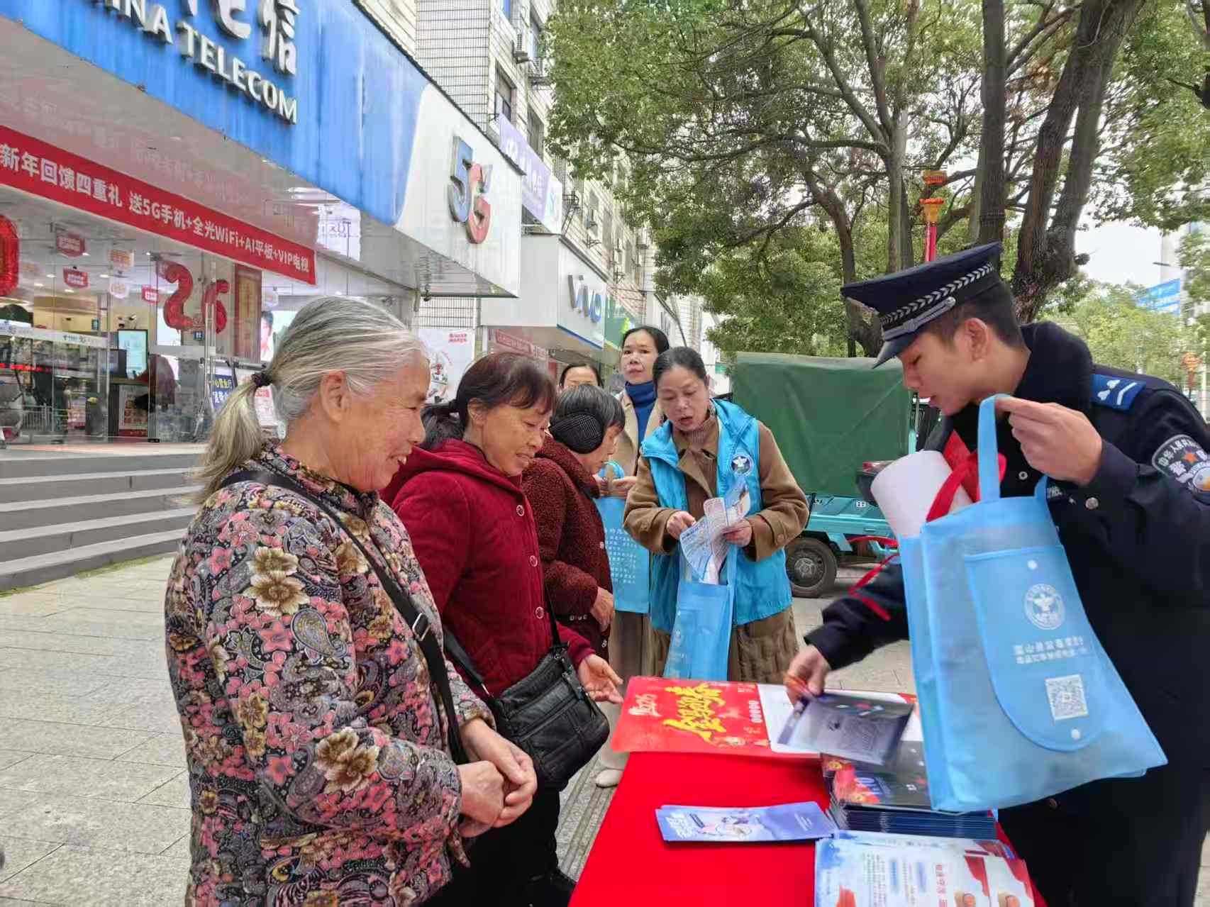 蓝山：警徽映初心 禁毒护平安