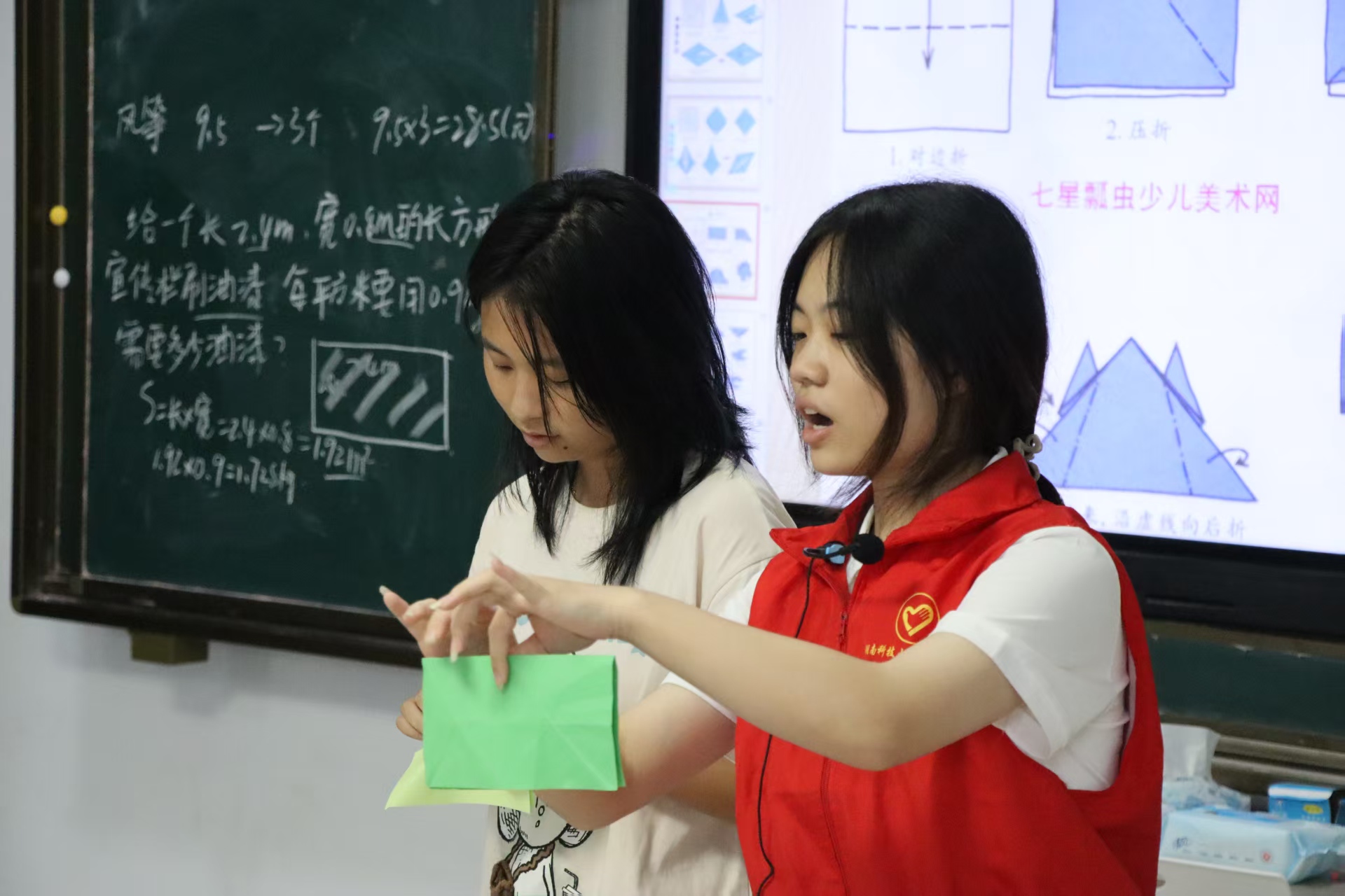 湖南科技大学人文学院折纸课：把历史折进纸船，把水乡留在指尖