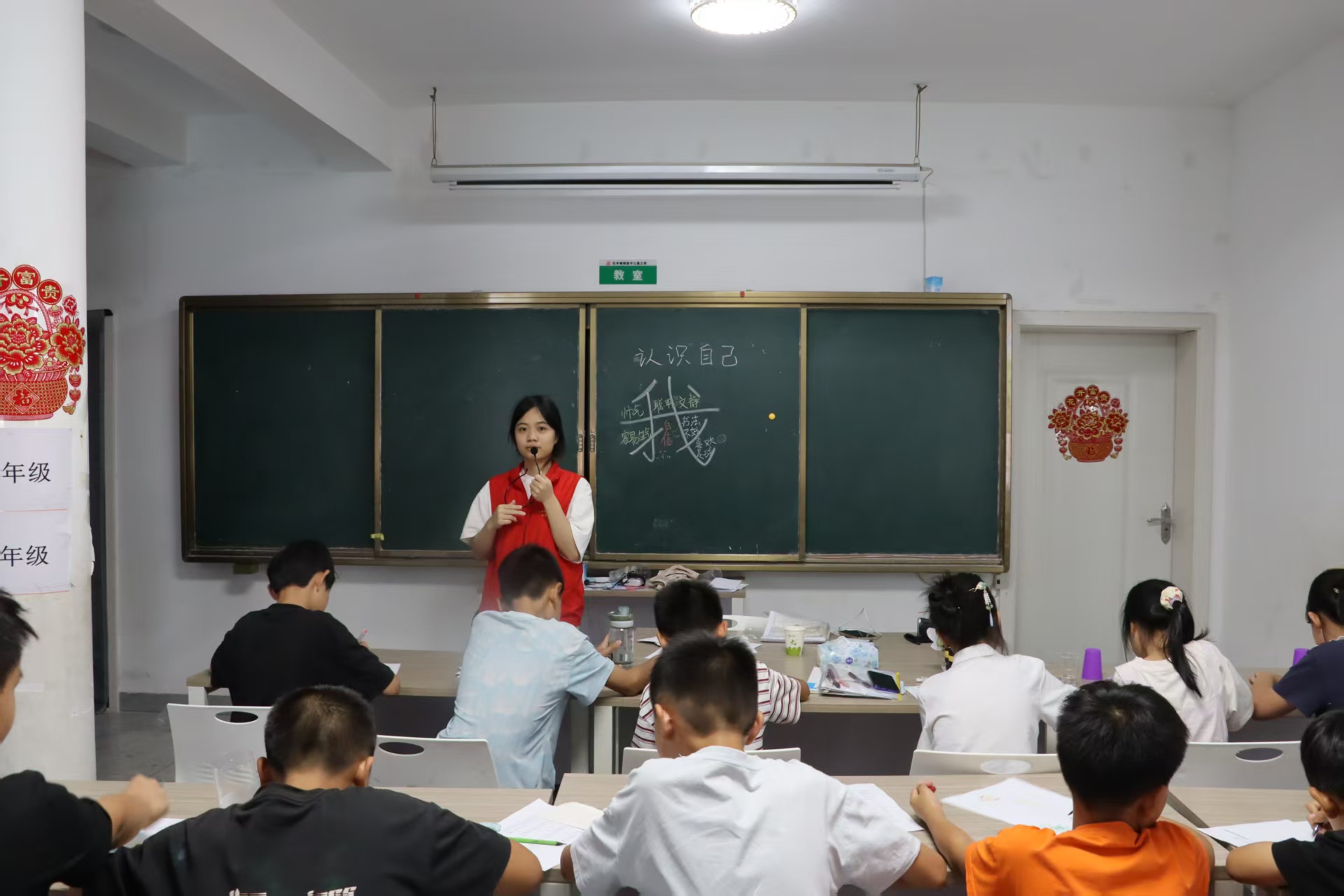 乡间课堂启心窗，湖南科技大学人文学院志愿者在攸县带领乡村儿童“认识自己”