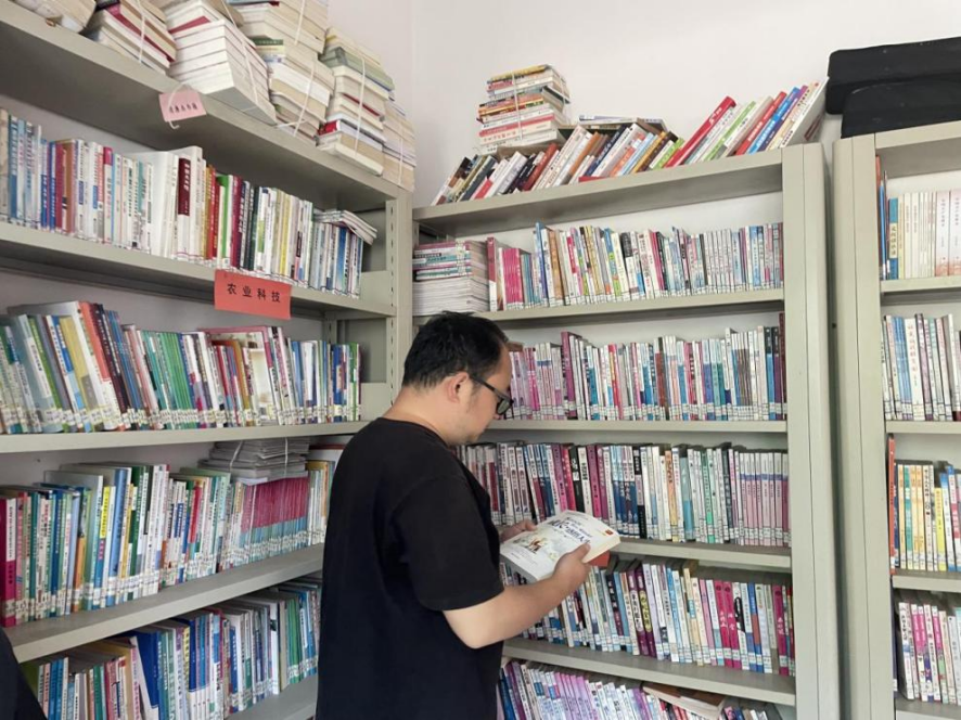 古丈县岩头寨镇： 开展“书香伴暑假 护苗助成长”系列宣传活动