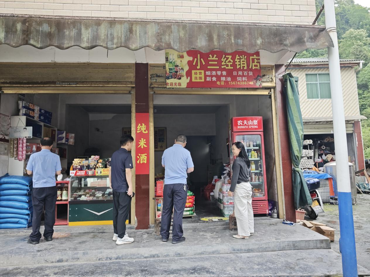 岩头寨镇：织密安全防护网 筑牢平安防火墙