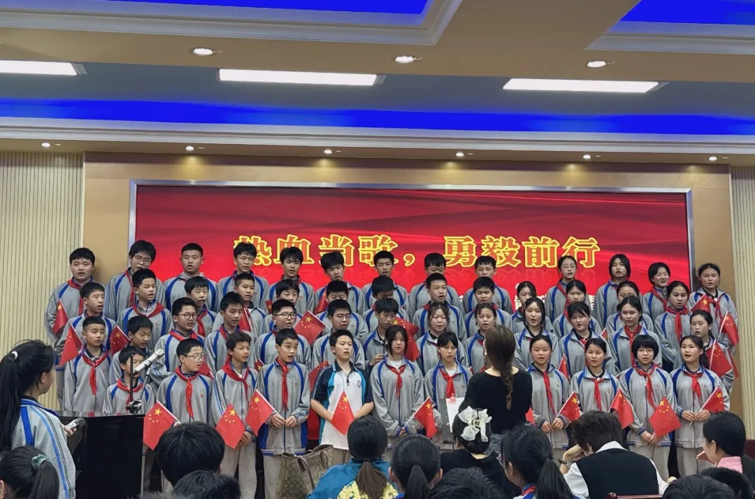 中方县中兴中学：举行建制班合唱比赛