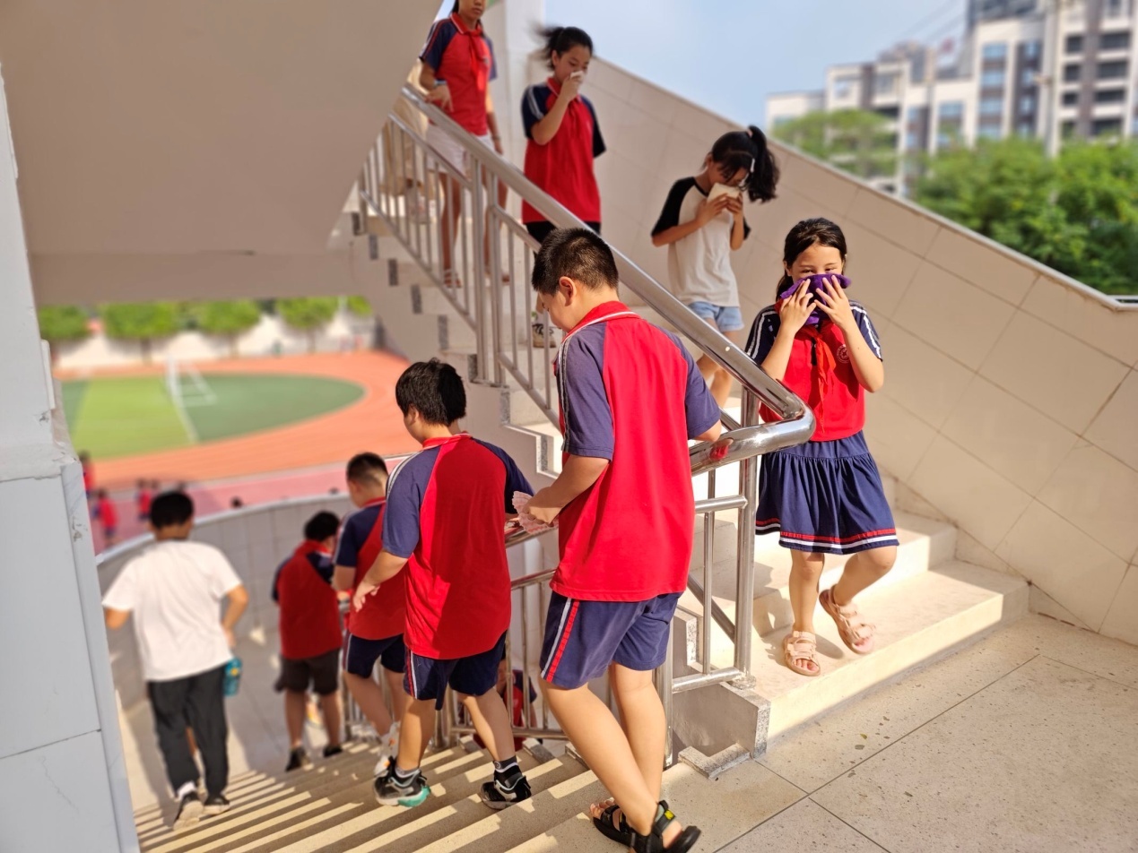 团结小学开展消防安全应急疏散演练及消防技能培训