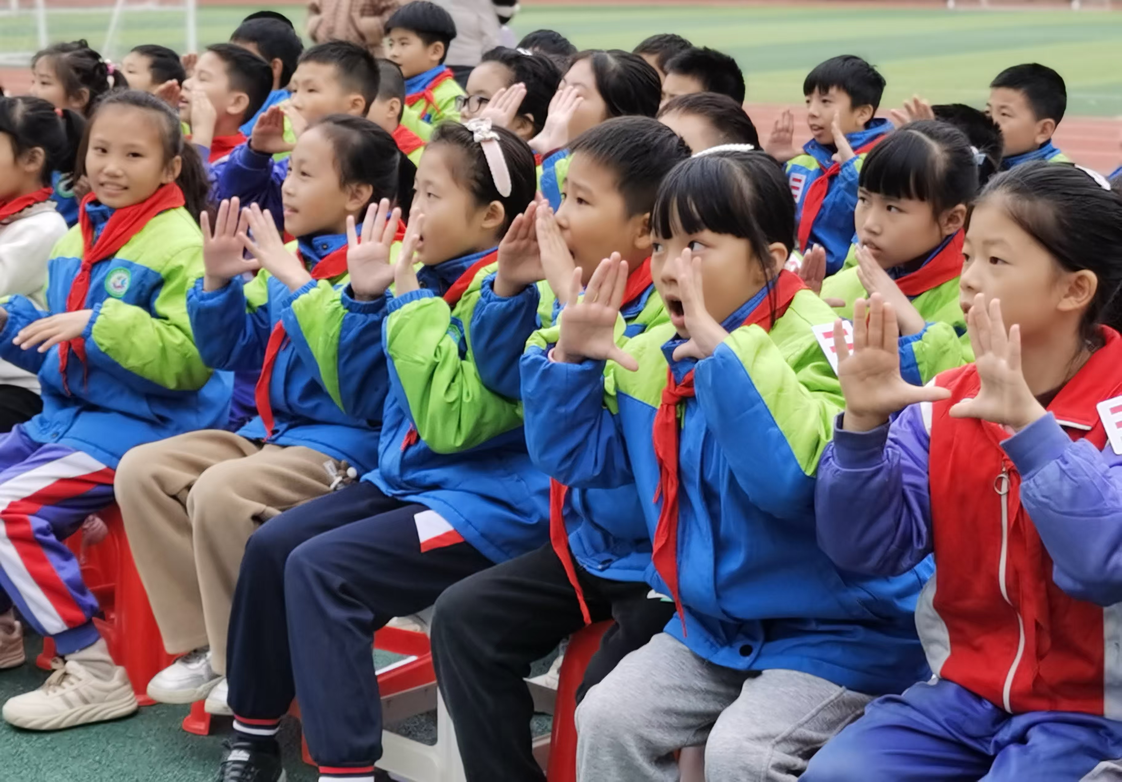 石鼓區(qū)團結(jié)小學學生開展四五年級心理健康團輔活動