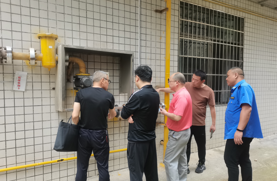 区城管局：排查燃气安全隐患，护航学子逐梦路