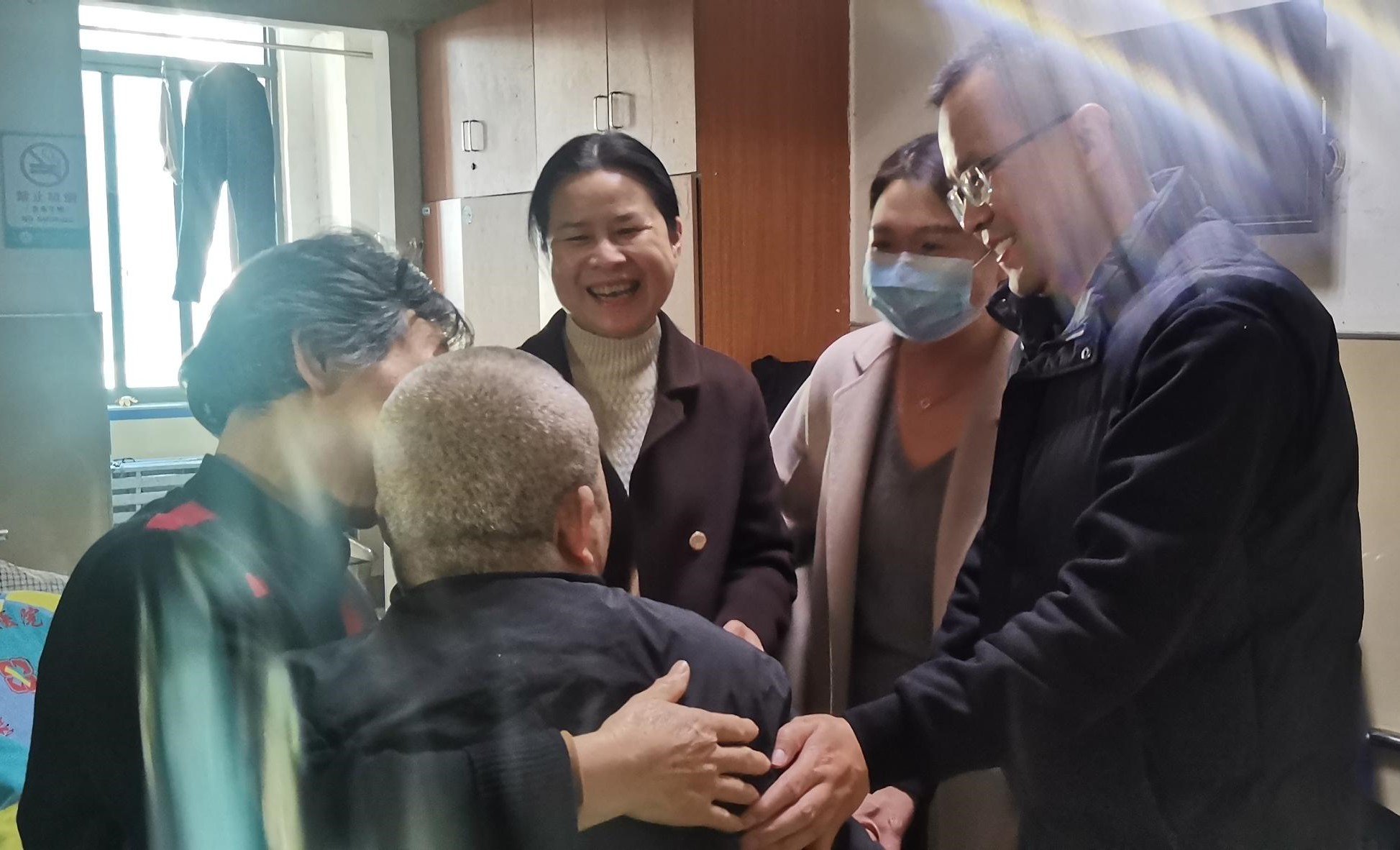 雨湖区人民检察院：开展走访慰问退休老干部、困难党员活动