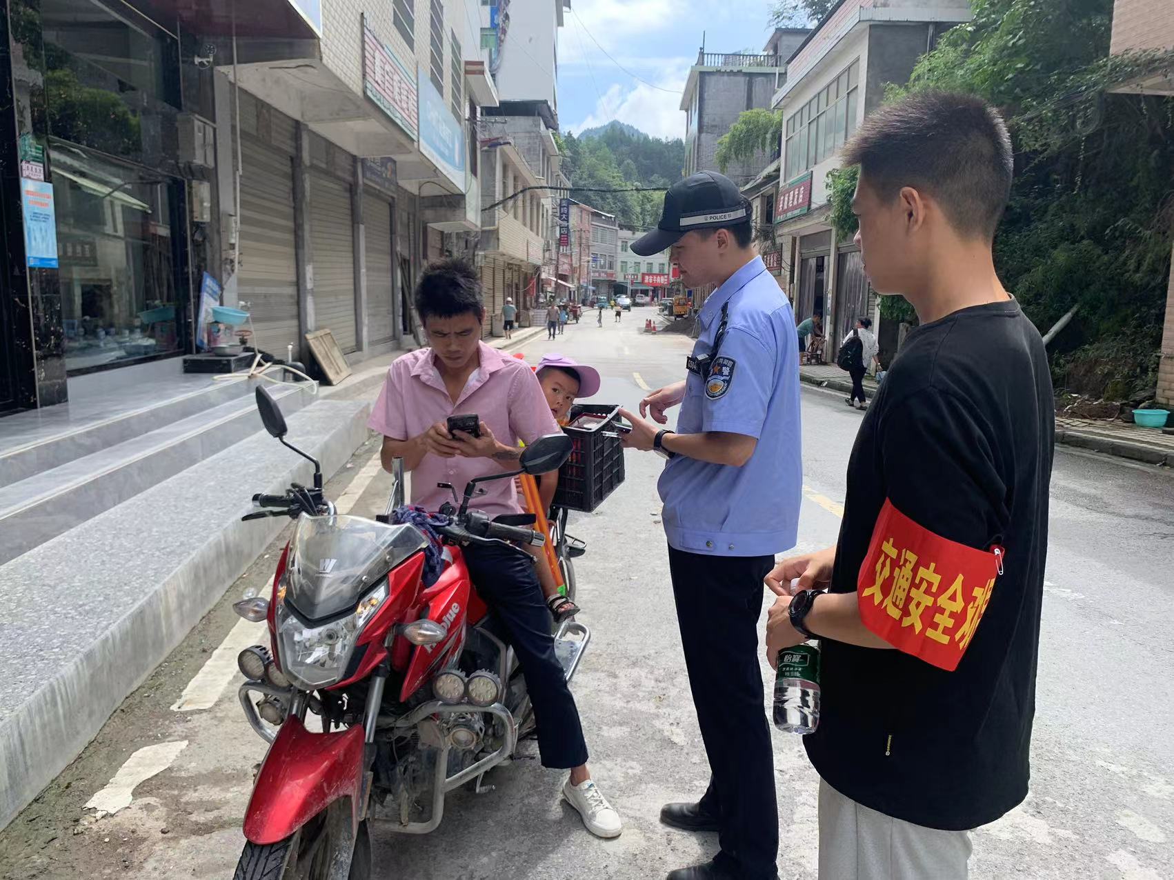 打好发展六仗∣上河溪乡：联合执法筑牢交通安全防线