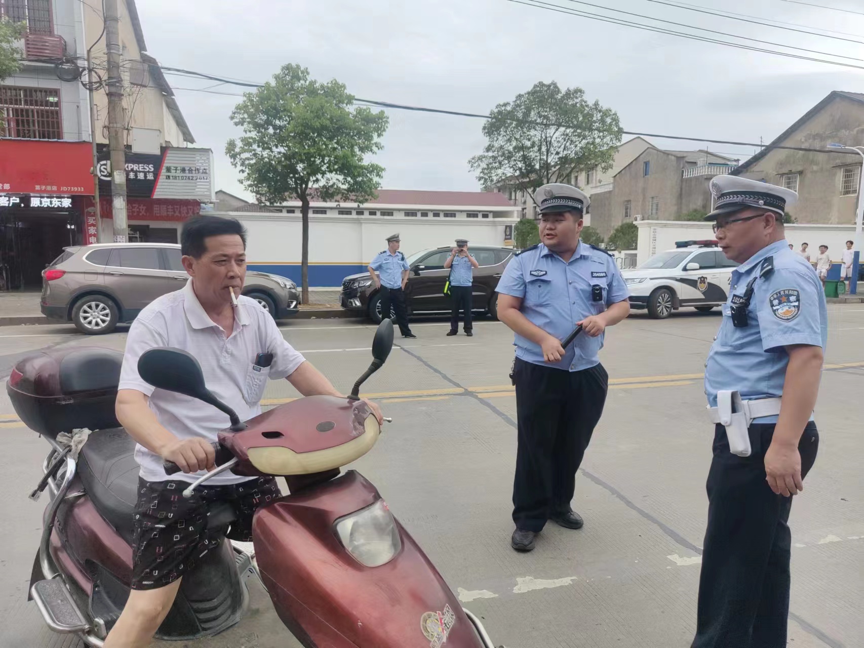 排隐患、护安全--蒿子港镇开展道路安全专项整治行动