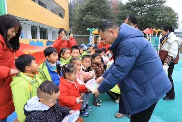 送教下乡促提升 携手交流共成长