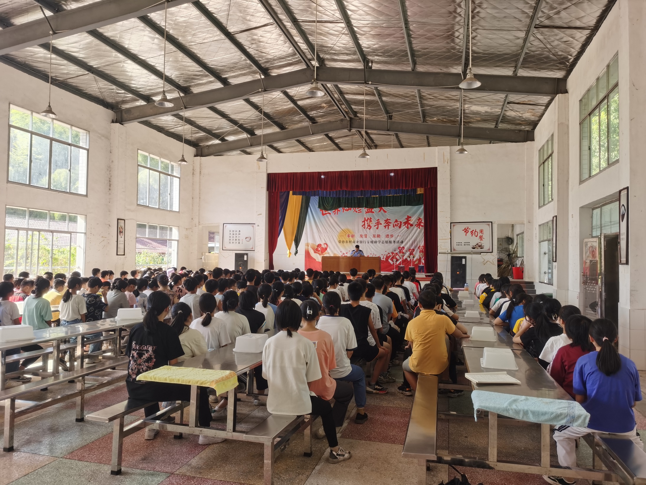 花岩溪镇：禁毒宣传进课堂 讲好开学第一课