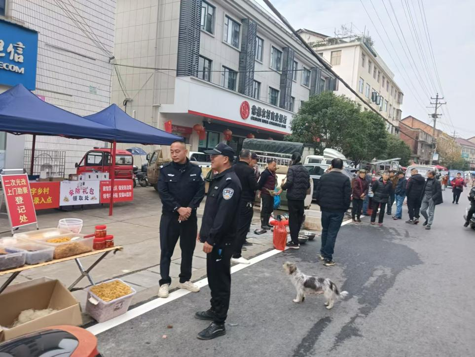 花岩溪镇：规范整治马路市场 营造良好交通环境