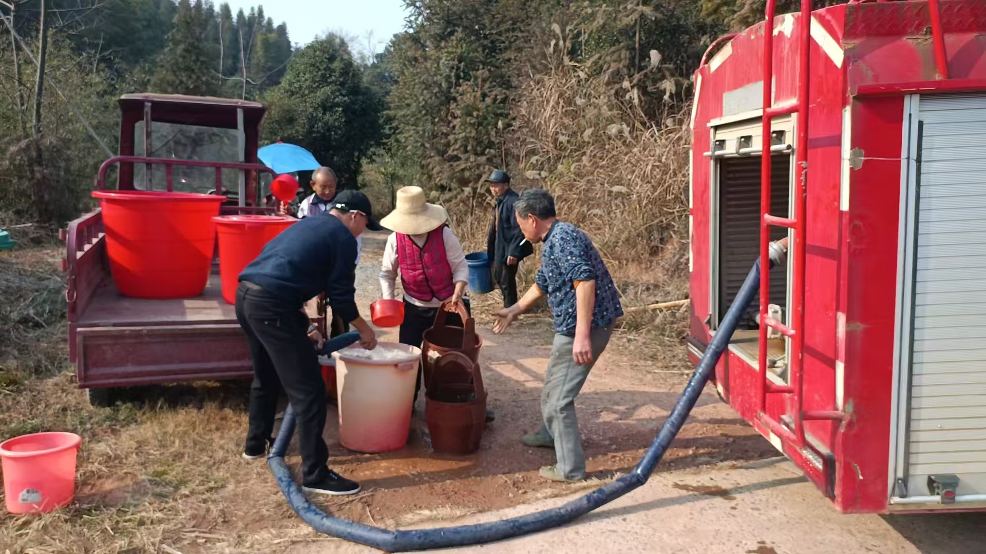 花岩溪镇：寒冬缺水百姓忧 应急送水民心暖