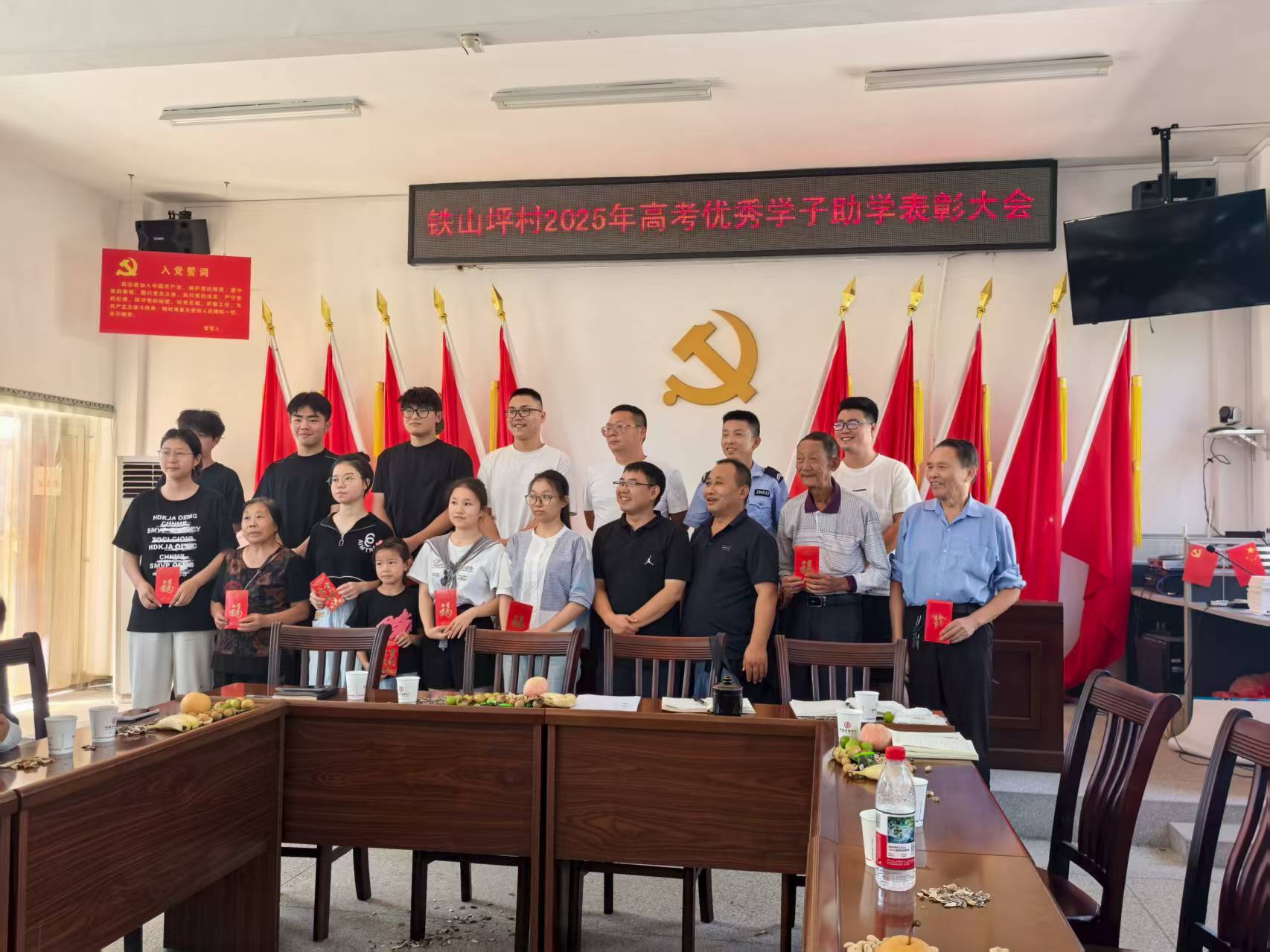 花岩溪镇：贺高考捷报传 励学子筑梦行