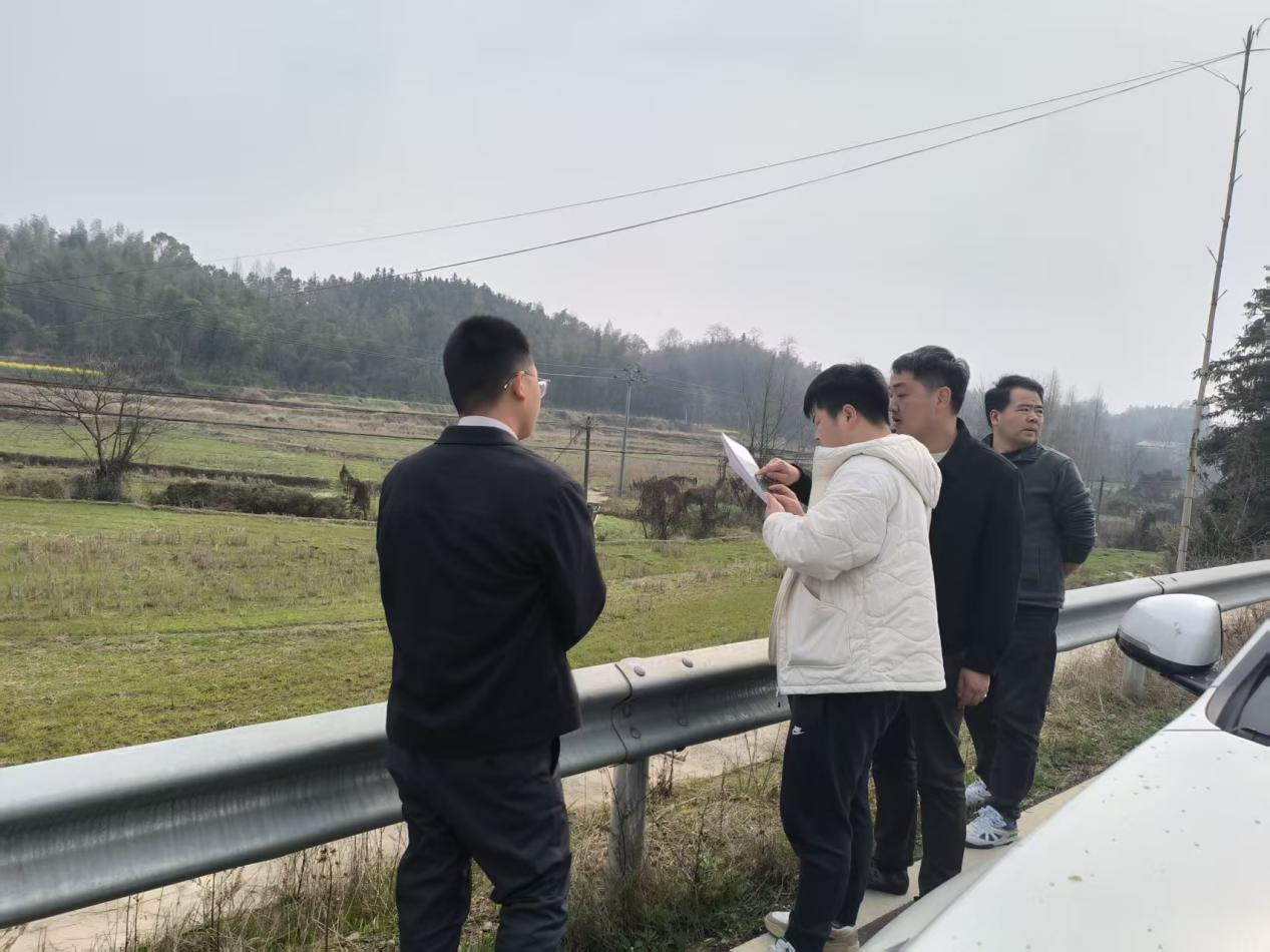 花岩溪镇：田间核查摸实情 早稻扩面保春耕