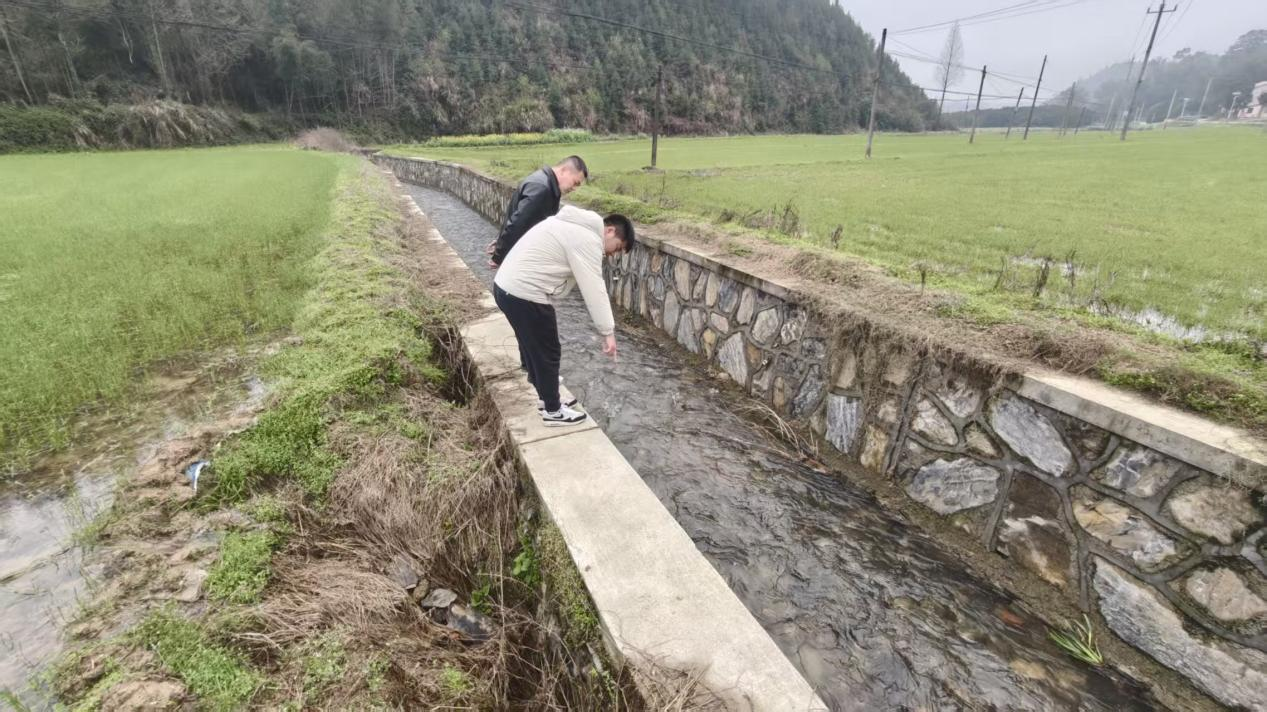 花岩溪镇：抢抓“冷尾暖头”好时机 全力护航春耕生产