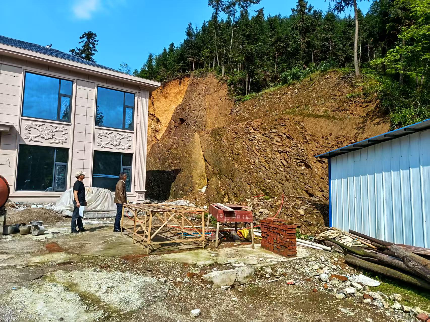 花岩溪镇：抢抓晴好天气 筑牢切坡建房“安全墙”