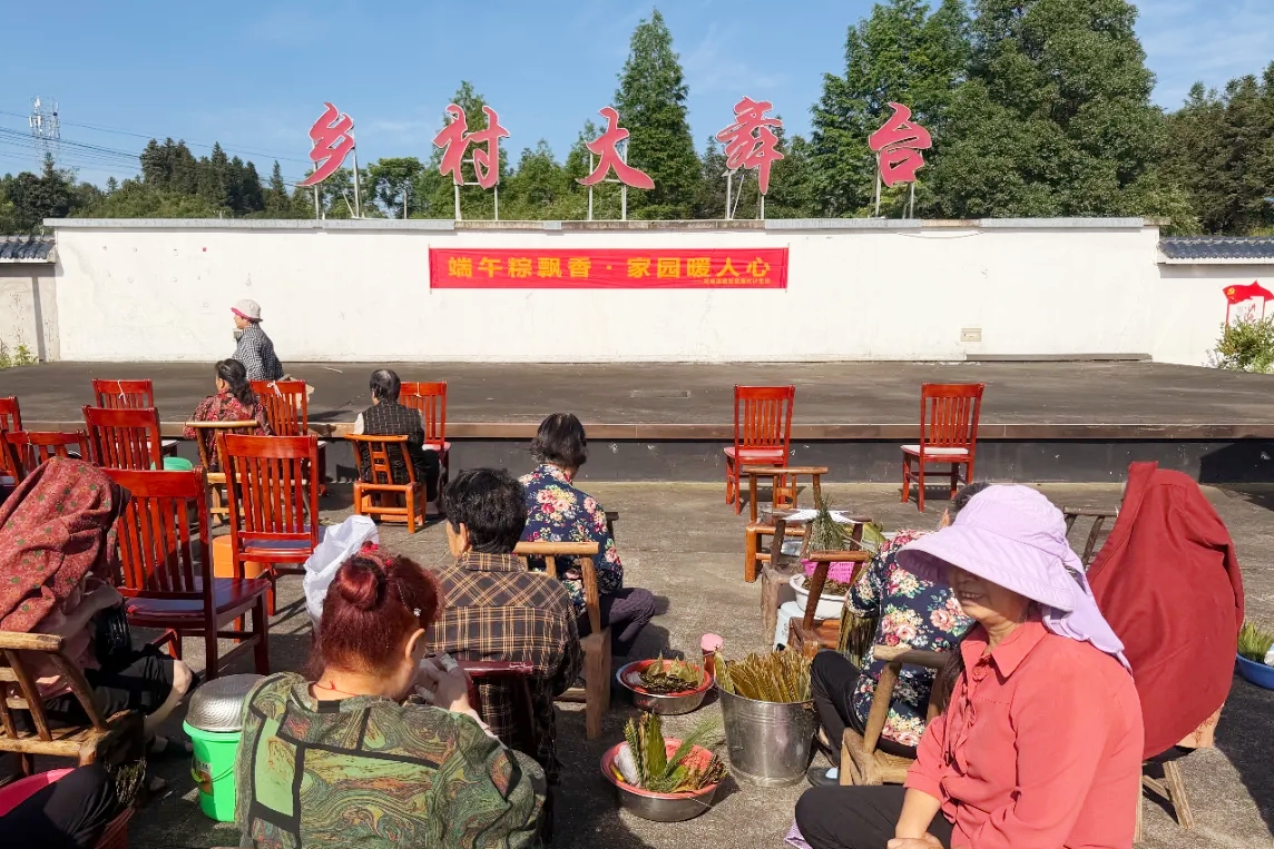 花岩溪镇：端午粽飘香 家园暖人心