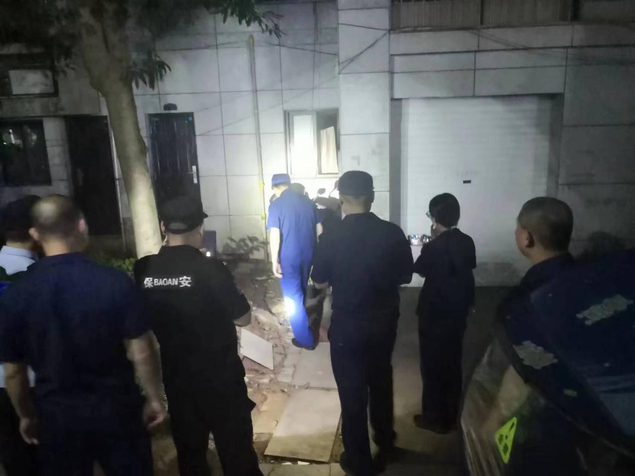 【八大行动】金井社区协同多部门开展电动自行车、电动摩托车安全隐患集中夜查行动