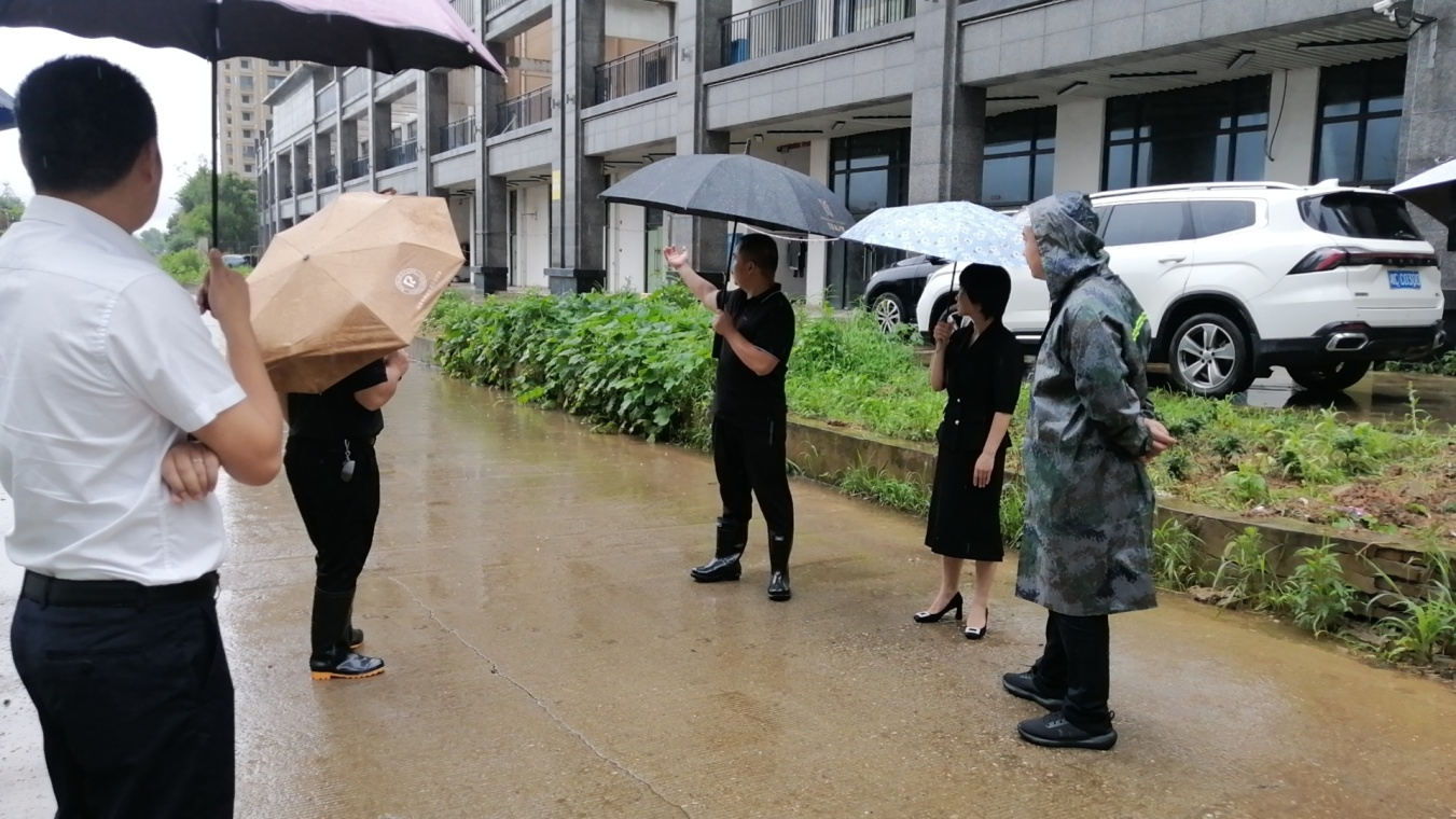 以“汛”为令 “汛”速行动！九华街道全力构筑防汛“安全堤”