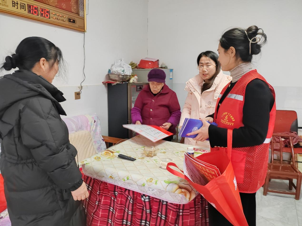 船形山社区“敲门行动”：冬日暖阳下的安全守护