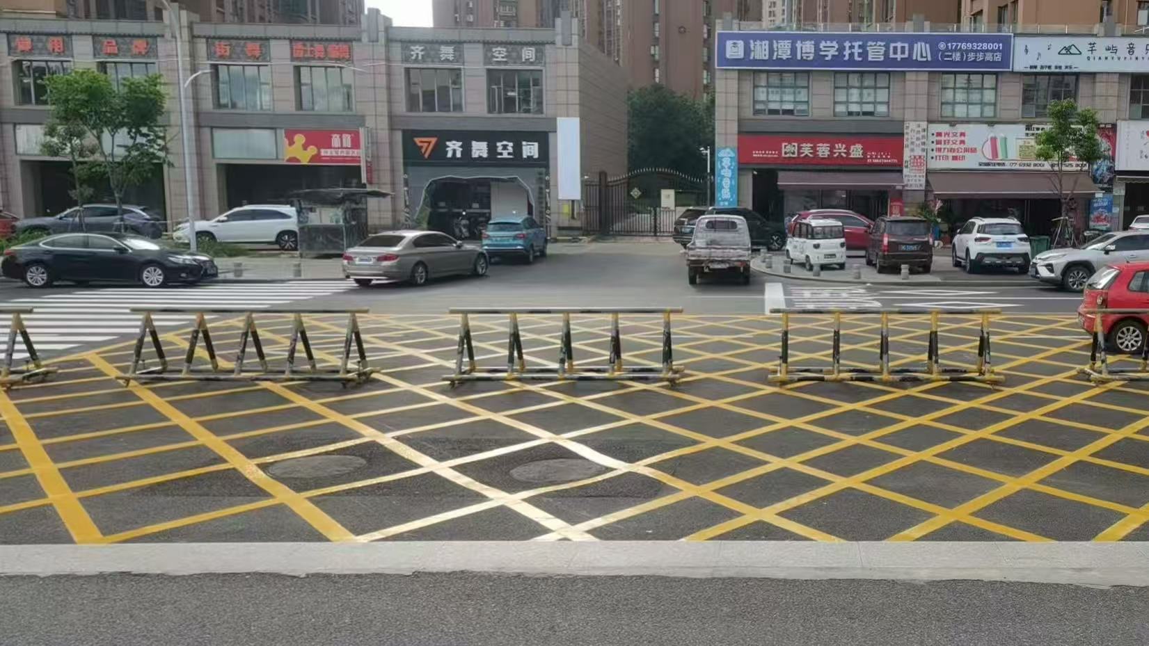 九华街道“爱心斑马线”项目：铺就“平安路” 织密“防护网”