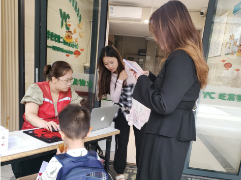 红旗社区“敲门行动”进行时：医保政策进万家 惠民服务零距离