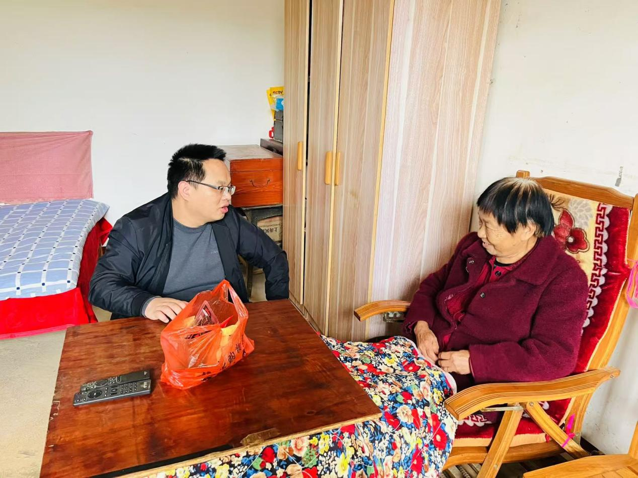 九华街道人大代表联点将军渡社区持续开展困难群众关爱行动