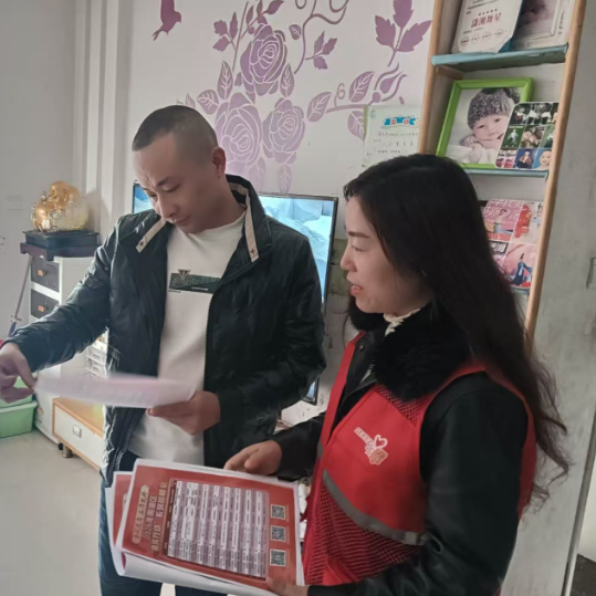 船形山社区：春风送岗暖人心 敲门行动促就业