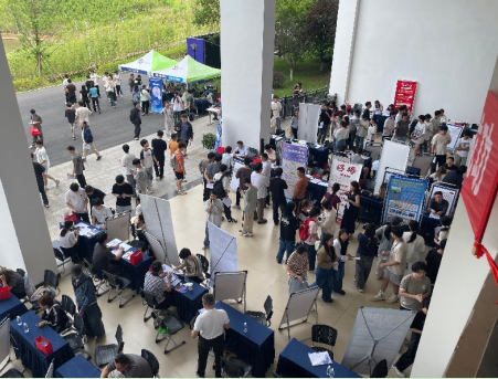 船形山社区：职引未来 筑梦青春——2026年湘潭市高校毕业生专场招聘会成功举办