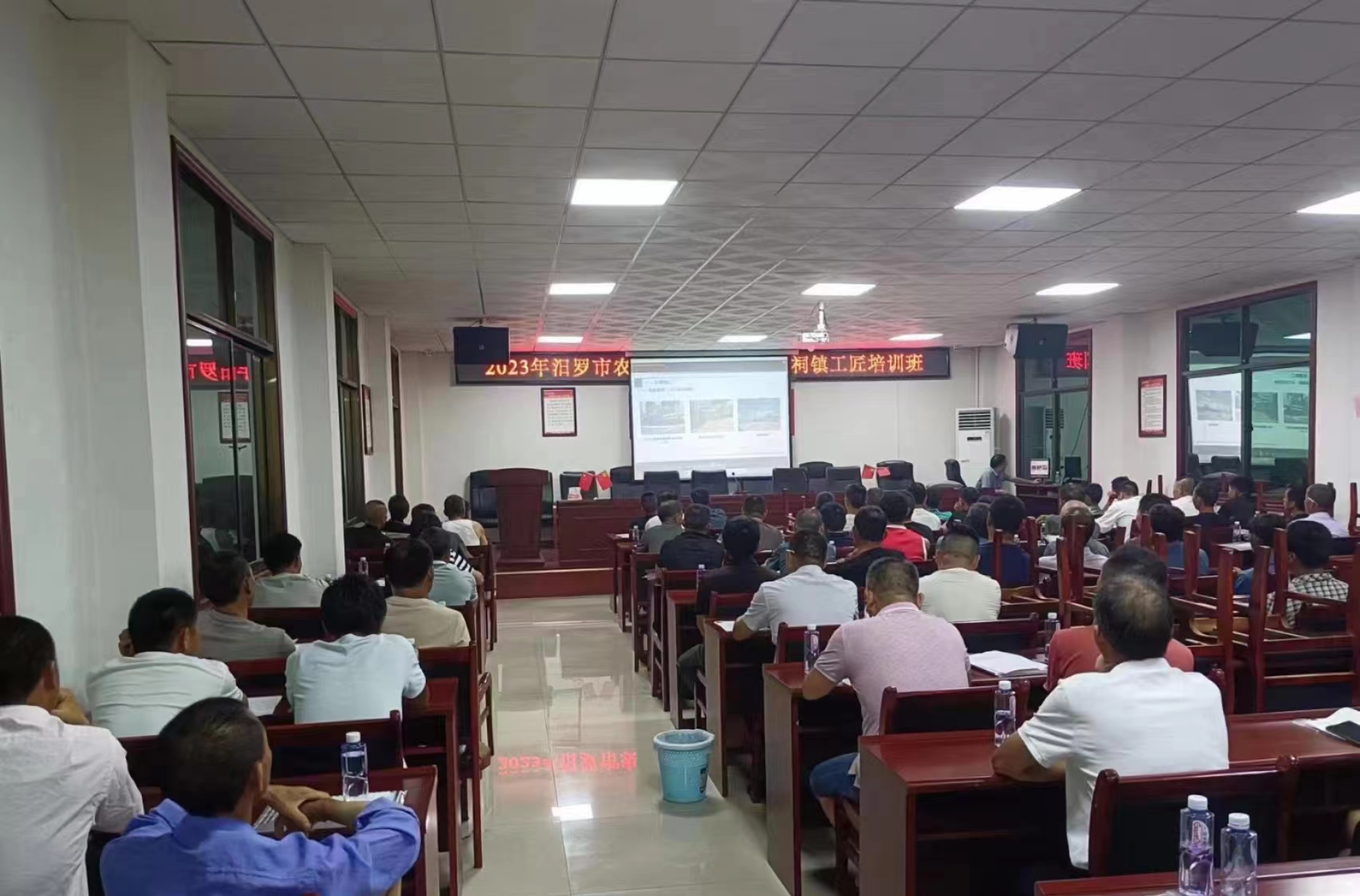 130多人参加农民工“夜校”屈子祠镇乡村建设工匠第二期培训