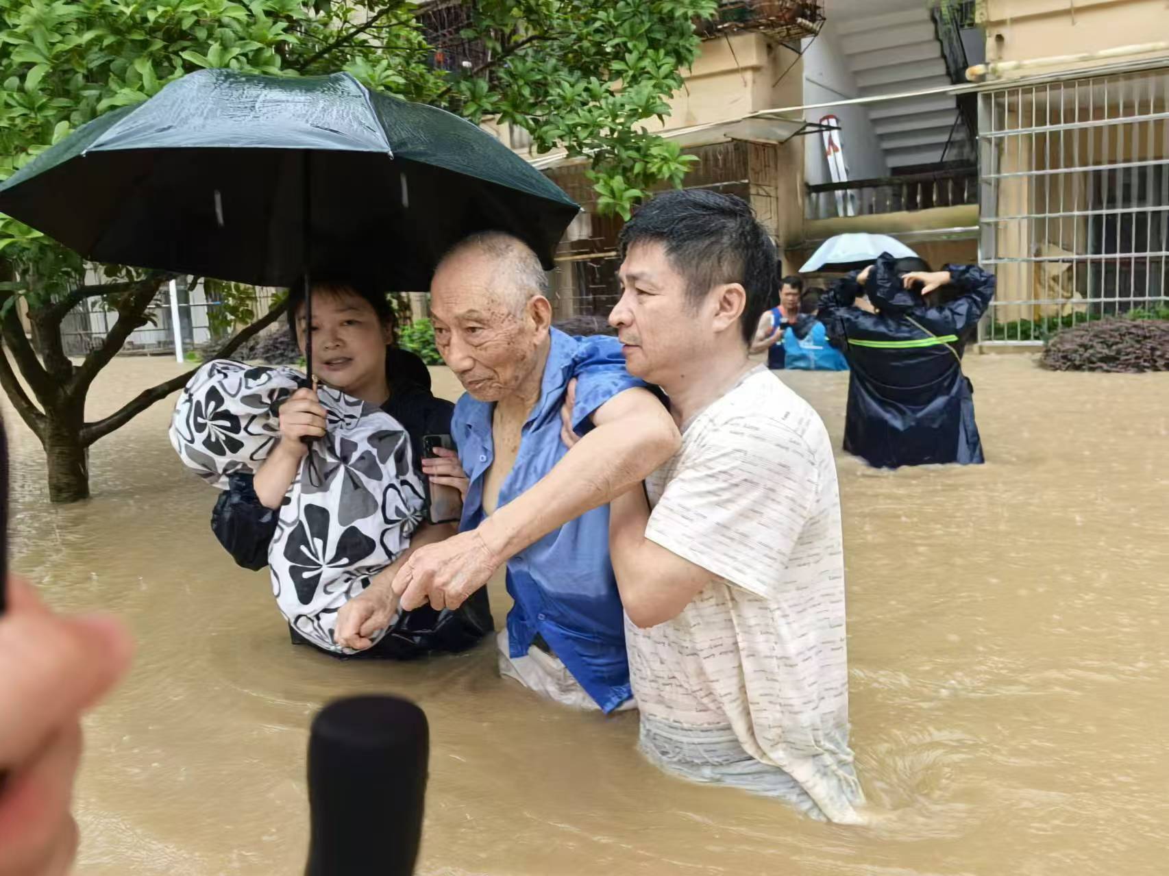 汝城检察助力防汛抗洪工作