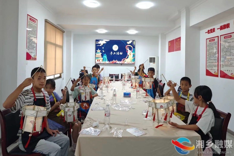 [新湘路街道]童趣巧手做灯笼  传承中华传统文化