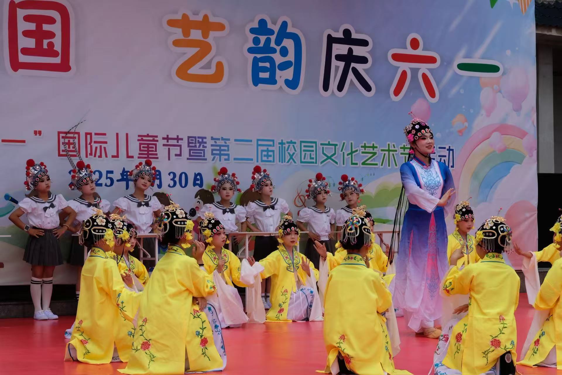 中方县中兴小学举办庆祝第75个六一儿童节暨第二届校园文化艺术节