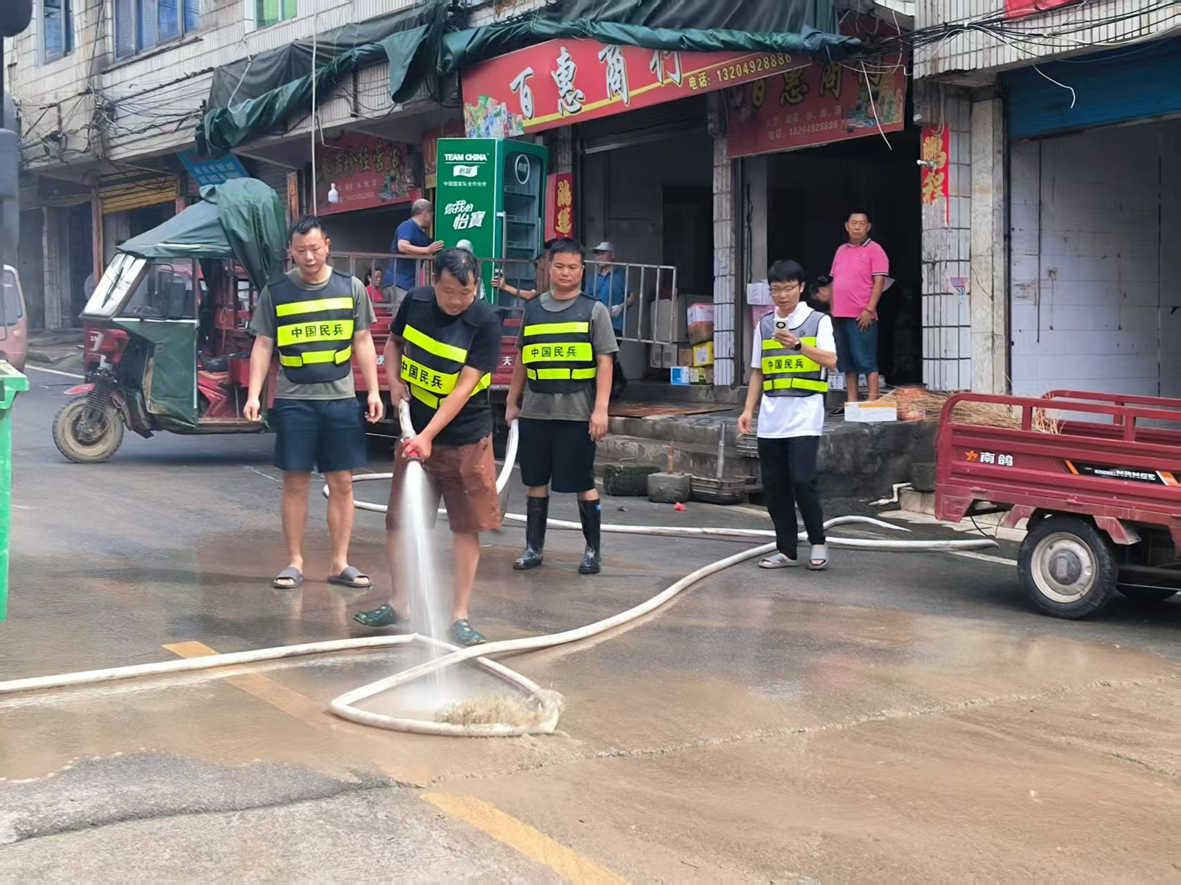 全力以“復(fù)”|中方縣銅灣鎮(zhèn)：“水退人進(jìn)”忙清淤