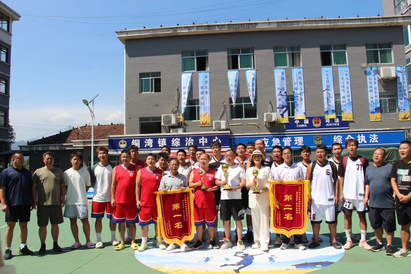 中方县铜湾镇：冠军出炉！第三届“铜BA”篮球赛奖品“土”到极致燃爆全场