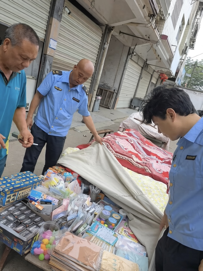中方县铜湾镇开展校园周边环境及安全生产专项检查
