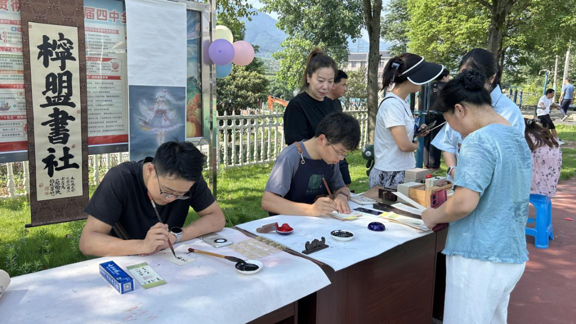 粽香墨韵承非遗 笔端清风润初心 ——中方县铜湾镇开展端午主题文体工会活动